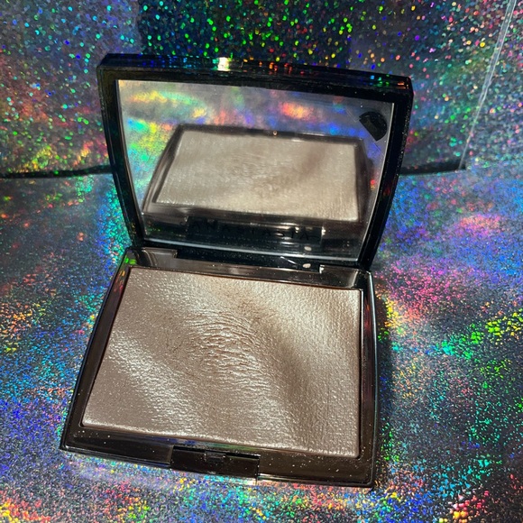 SOLD! Anastasia Beverly Hills Amrezy Highlighter - Picture 4 of 5